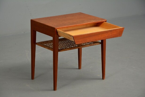 Severin Hansen Side /  Sengebord af teak m. flet - haslev Møbelfabrik