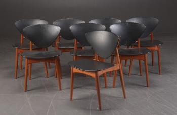 Danish furniture producer. A set of eight chairs (8)