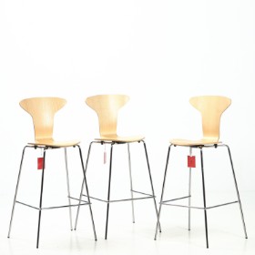 Arne Jacobsen, Tre Munkegaard / Myggen barstole, aks. (3)