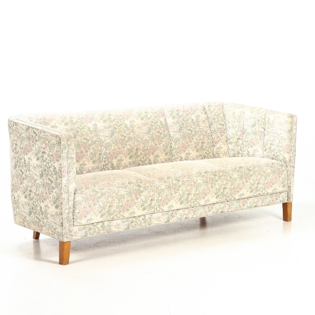 Dansk møbelproducent. Stor fritstående 3 pers. sofa , 1930/40'erne