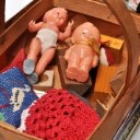 Samling ældre legetøj, bamser, dukker, små figurer mm.