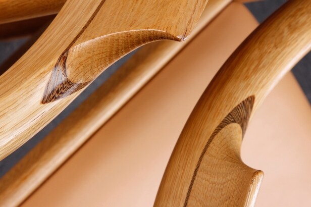 Hans J. Wegner. Stole af eg, model PP-62. (2)