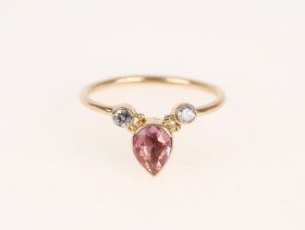 Natascha Trolle: Pink spinel og diamantring. Ringstr. 54