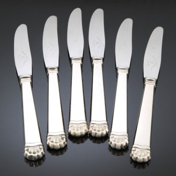 Christian Knudsen Hansen m.fl. Regent. Seks knive med skafter af sølv og sterlingsølv (6)