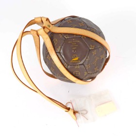 Louis Vuitton: World Cup '98 football with original suspension