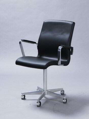 Arne Jacobsen. Oxford kontorstol, sort læder, nypolstret