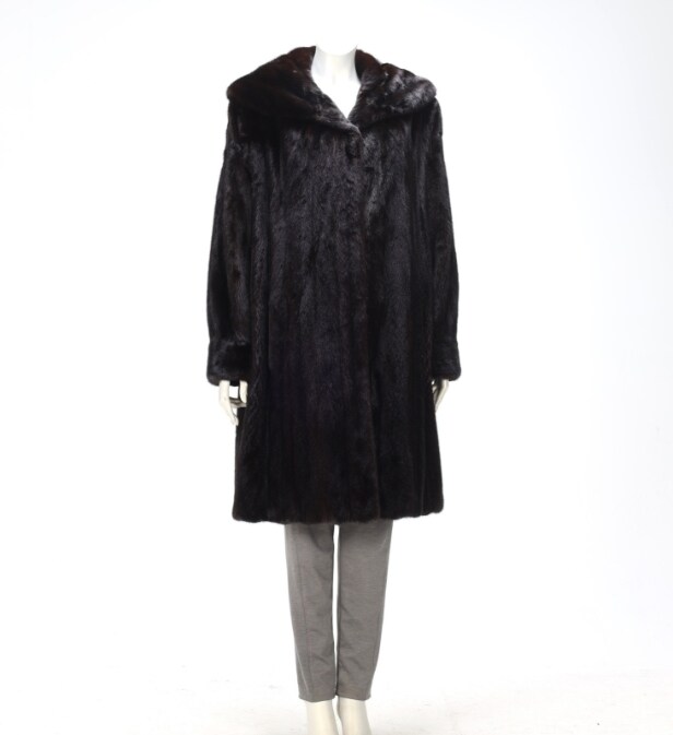 Ole B. Christensen: Brown mink coat, approx. str. 44