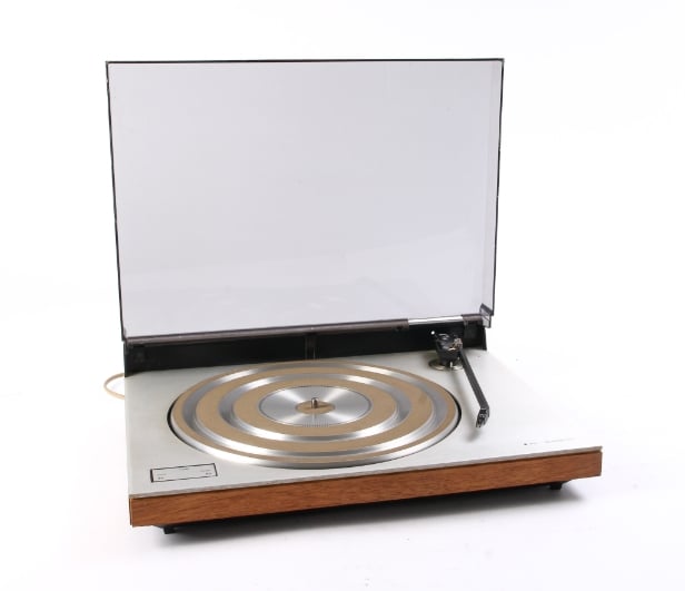 Bang & Olufsen. Two turntables, including model Beogram 3400 (2 ...