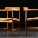 Hans J. Wegner. Stole af eg, model PP-62. (2)