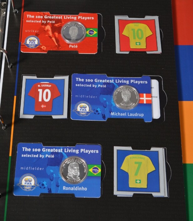 Samling div. mønter bl.a. Euro-Landenes første prægninger, FIFA Verdens Bedste Fodboldspillere m.m. 