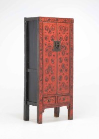 Chinese cabinet of red-lacquered and gold-inlaid elm wood, 1900s