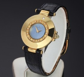 Jaeger-LeCoultre 'Rendezvous'. Dameur i 18 kt. guld med perlemorsskive og brillant, ca. 1990'erne