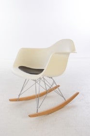 Charles Eames. Gyngestol Rocker, model 'RAR', hvid