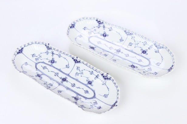 Royal Copenhagen. Musselmalet Helblonde. To 'Sellerifade' model 1194 (2)
