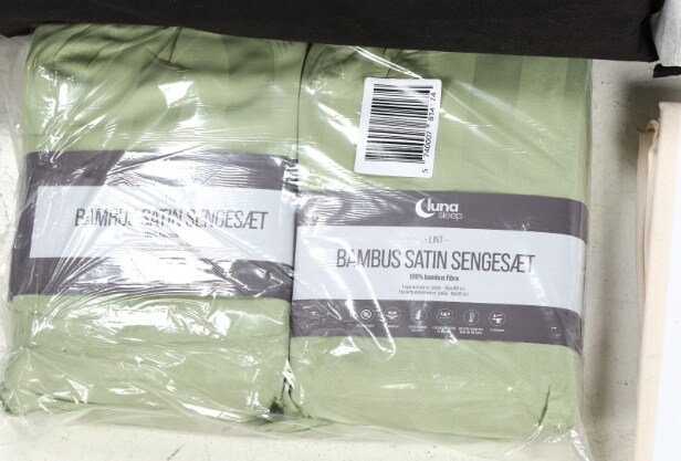 En samling Bambus og fiber dyner og hovedpuder samt linned. (7)