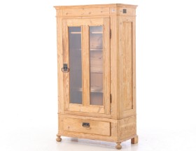 'Karlekammerskab' / display cabinet made of pine wood