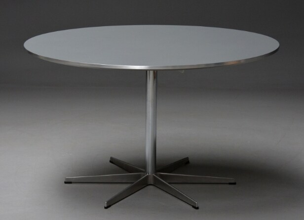 Piet Hein/ Arne Jacobsen. Rundt spisebord på sekspas søjlefod 
