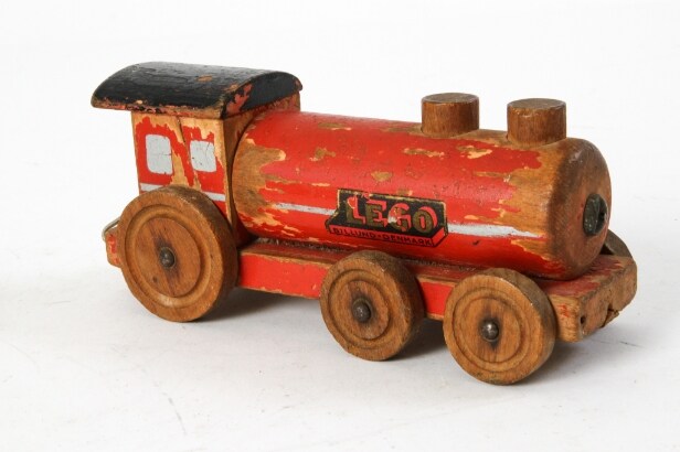 Lego. Tog med 3 vogne af træ (4)