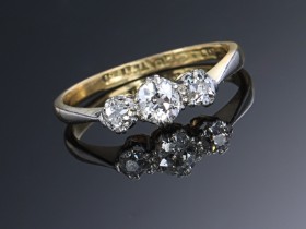 Vintage diamond ring of 18 kt. gold and platinum, a total of approx. 0.36 ct. The middle of the 20th century