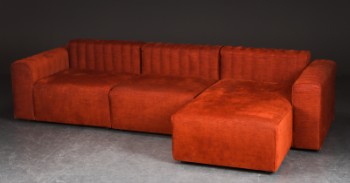 Kristian Sofus Hansen og Tommy Hyldahl for Norr11. Chaiselong sofa. Model: Riff