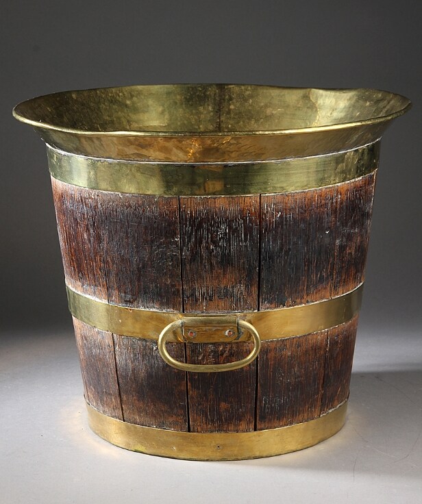 Engelsk spand / vinkøler i eg og messing, 1800-tallet