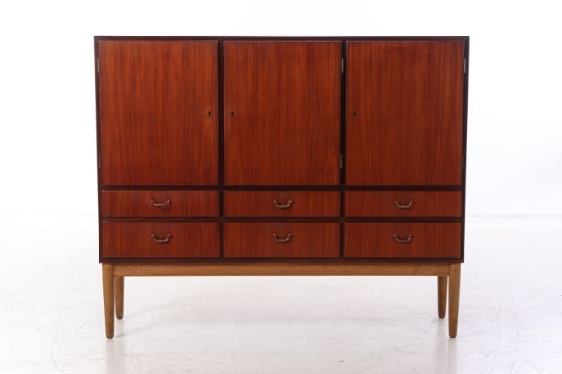 Skænk / dækketøjsskab af teak og eg, 1950-60'erne