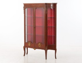 Mahogany display cabinet with marble top, 20th century.