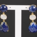 A pair of gold-plated sterling silver earrings with lapis lazuli and white agate (2)