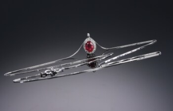 Rubin- og diamant rosetvedhæng i collier af 18 kt. hvidguld (2)
