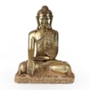 Siddende buddhafigur af udskåret og guldmalet træ