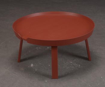 Thomas Bentzen for Muuto. Sofabord model Around Large, rød.