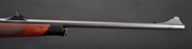 Jagtriffel Sauer 202 Classic kal. 9,3x62 med Zeiss Diavari 2,5x10-48 m/skinne og sigte 4 samt ekstra 5 skuds magasin.