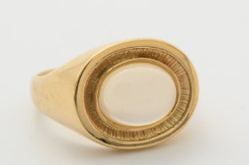 Ring med månesten, 14 kt. guld. str. 52