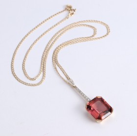 Tourmaline and diamond pendant in 14 kt. gold with chain in 14 kt. gold (2)