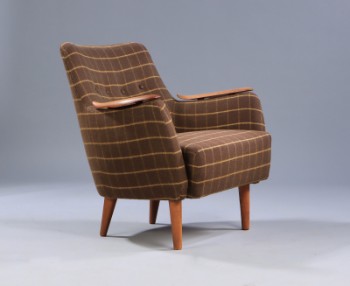 Finn Juhl, attributed. Low lounge chair made in wool with solid teakwood ‘nails’