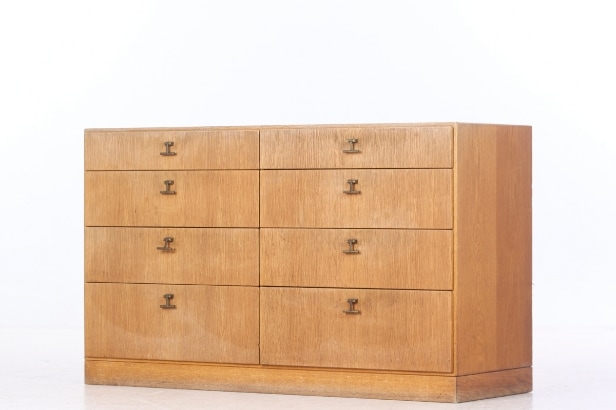 Børge Mogensen for C.M. Madsen. Skænk af egetræ model 234