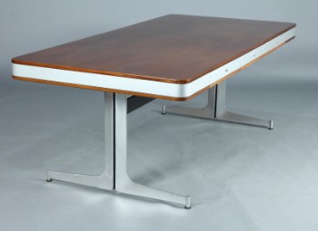 Europæisk skrivebord/ konferencebord af fineret teak med understel og detaljer af aluminium