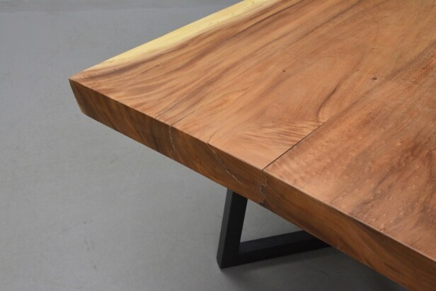 Unikt plankebord af massivt olieret Suar Wood. L. 350 cm