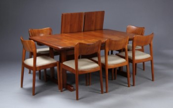 Niels Kofoed. Et sæt på seks stole og spisebord, massiv teak (9)