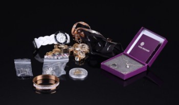 Dyrbern og Kern m. fl. Samling smykker, et ur. m.fl.