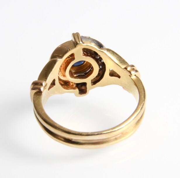 Guldring med safir og diamanter, ringstr. 55