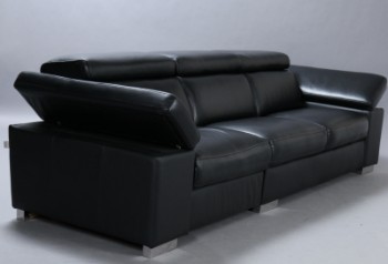 Hjort Knudsen. Sofa med integreret, el-drevet chaiselongue. L. 290 cm