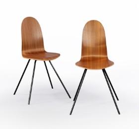 Arne Jacobsen. A pair of 'Tongues', model 3102