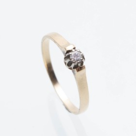 Solitaire ring af 14 kt guld med en diamant på ca. 0.07 ct.