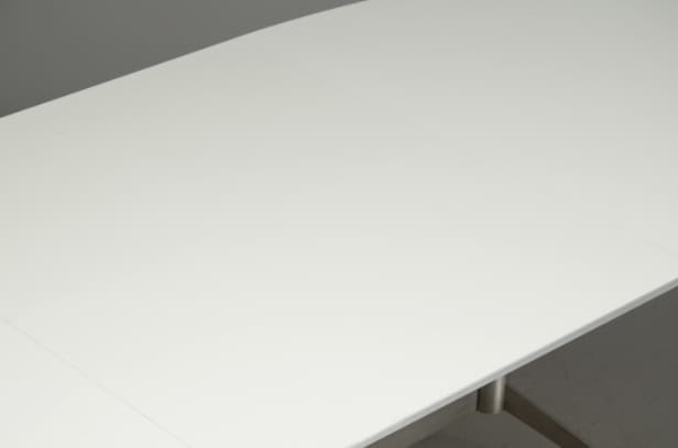 Vizion Furniture. Spisebord med udtræk, hvid laminat/ alukant. Model Arco. 