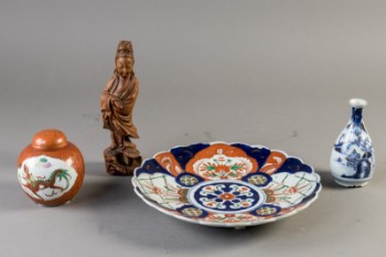 Kinesiske genstande, Imarifad, vase, bojan og træfigur (4)
