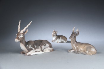 Bing og Grøndahl og Royal Copenhagen. Antilope samt to rådyr, tre figurer af porcelæn (3)