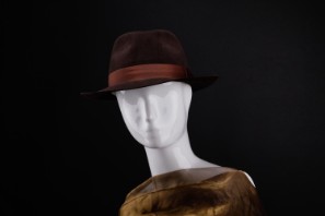 Modist Susanne Juul - Bronte hat af filt str vare er sat til omsalg under nyt varenummer 5641732 - Lauritz.com
