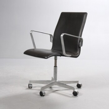 Arne Jacobsen for Fritz Hansen. Oxford kontorstol, mørkebrun læder