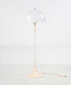 Verner Panton. Standerlampe model Panthella, hvid